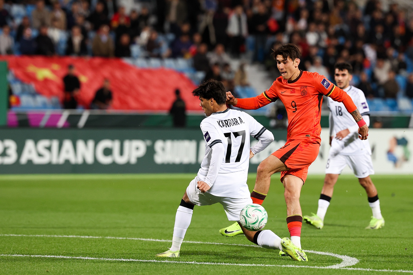 拜合拉木表哥：父母去世后他家里特别困难 赛后多次说终于赢了